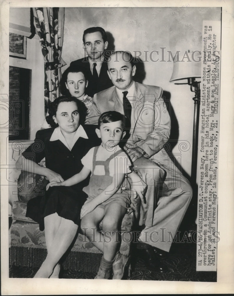 1947 Press Photo Ferenc Nagy in a hotel apartment with his wife and children- Historic Images