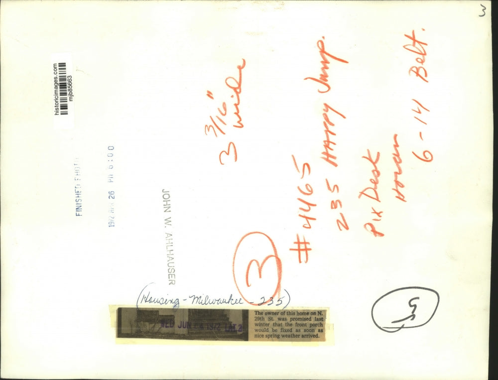 1972 Press Photo Milwaukee-owner of N. 29 St. home promised front porch repair