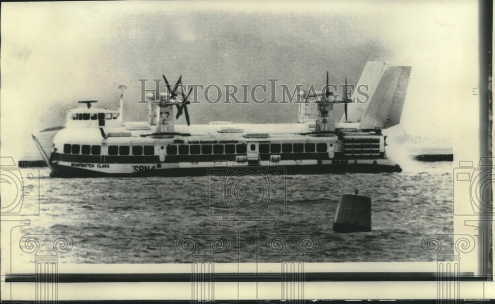 1968 Press Photo Hovercraft "Mountbatten" travels between England and France