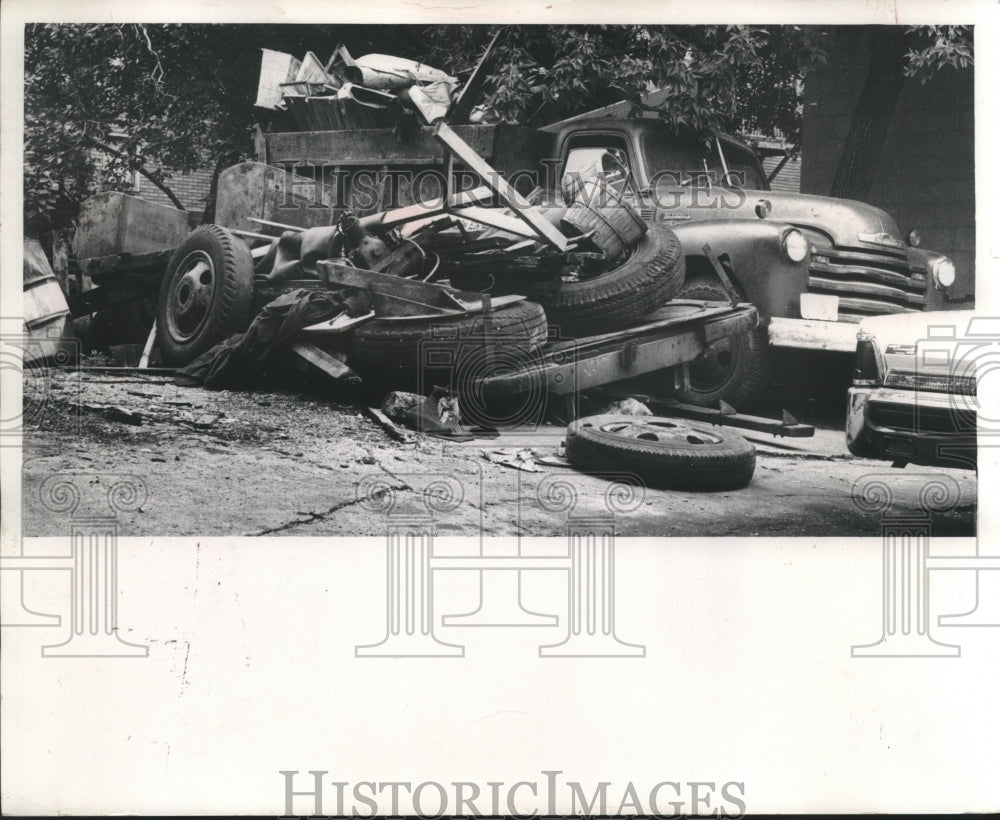 1967 Press Photo A pile of tires, broken lumber and auto parts, Milwaukee- Historic Images