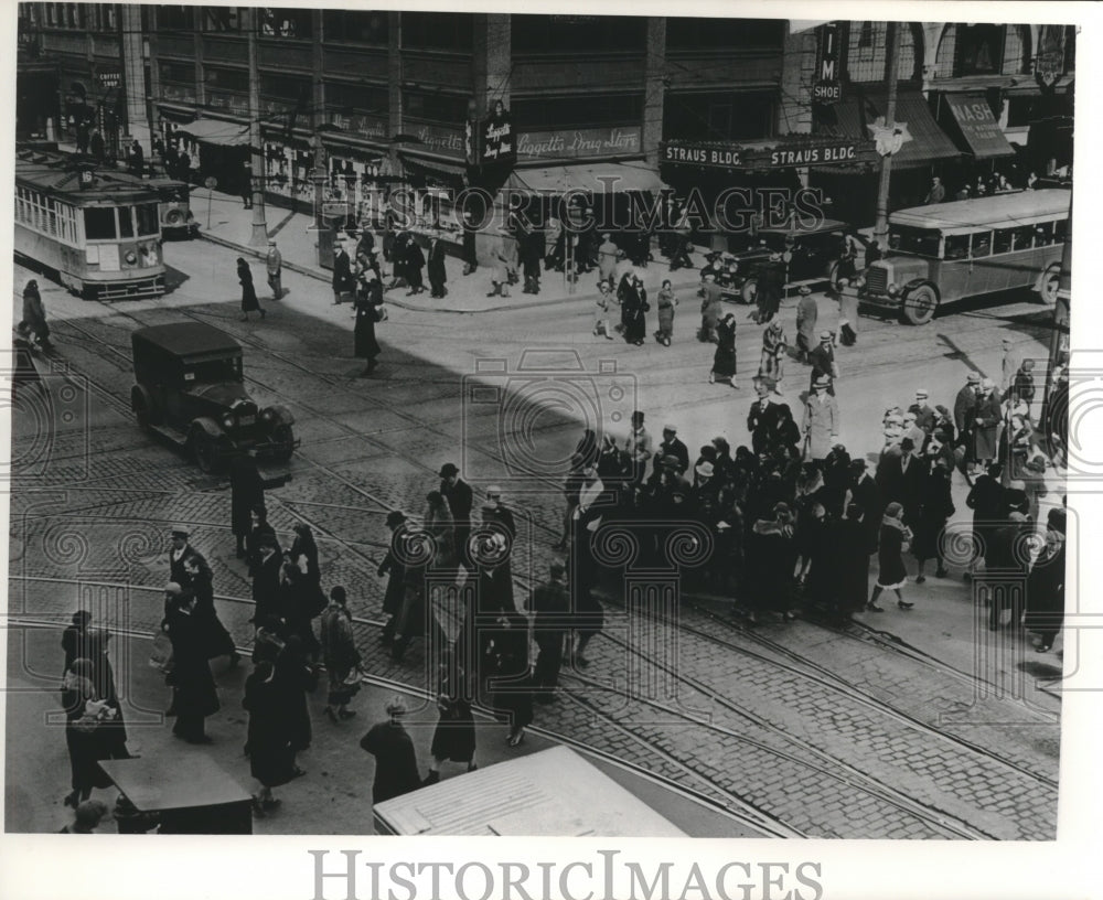 1932 Press Photo 3rd and Wisconsin Avenue in Milwaukee - mjb85799- Historic Images