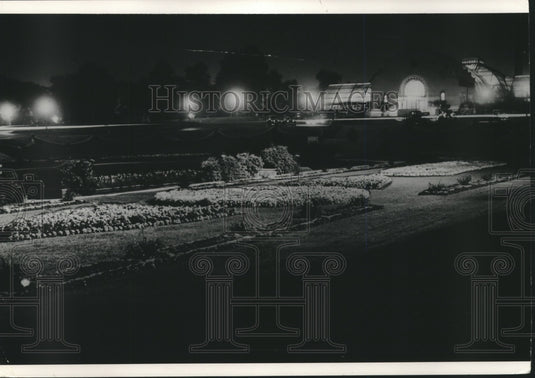 1931 Press Photo "Daylight" illumination at night at Mitchell park, Milwaukee.- Historic Images