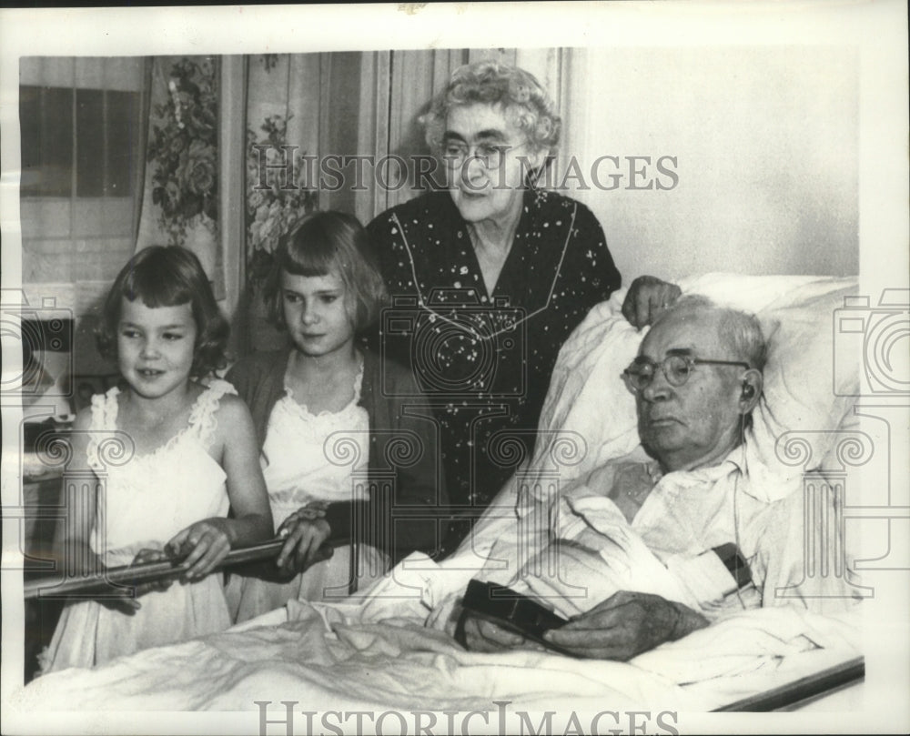 1956 Press Photo Francis And Frank Nixon At His Bedside In La Habra, California- Historic Images