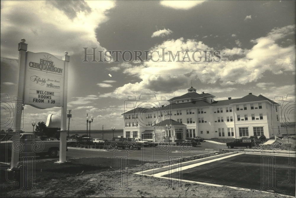 1987 Press Photo Hotel Chequamegon, - mjb86078