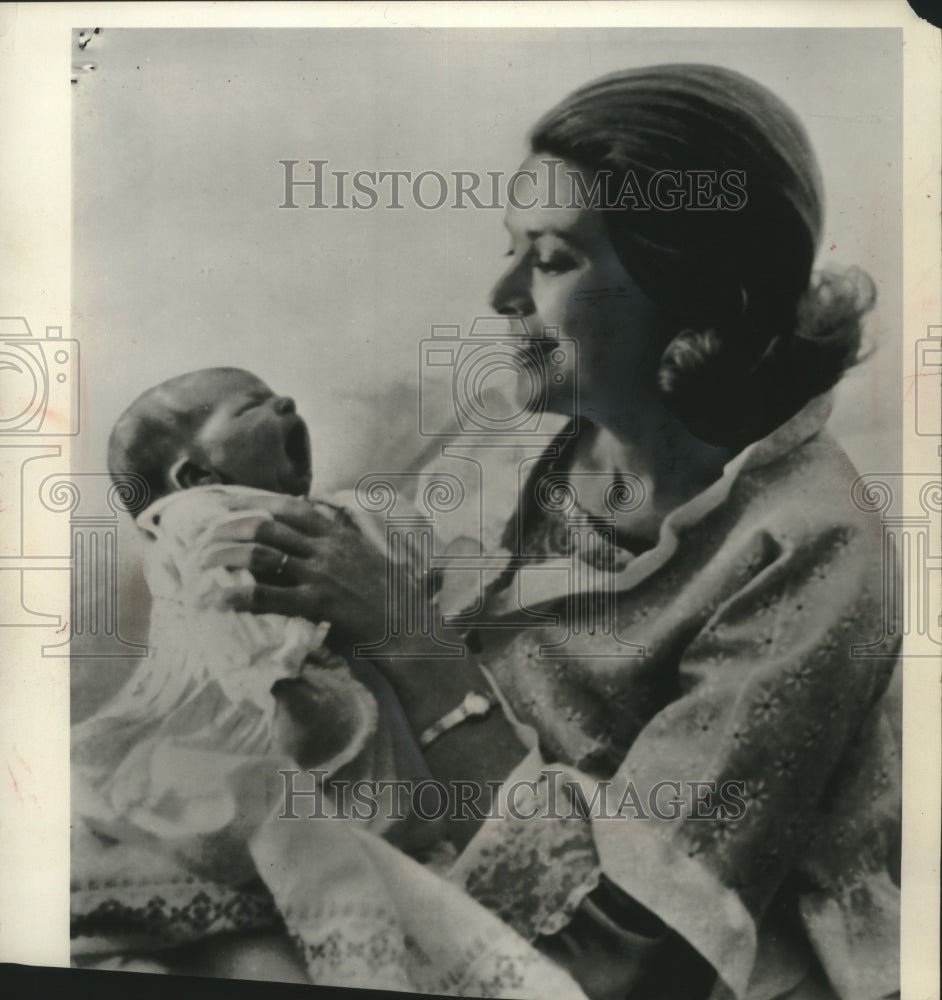 1965 Press Photo Princess Grace holds Princess Stephanie of Monaco, Monte Carlo- Historic Images