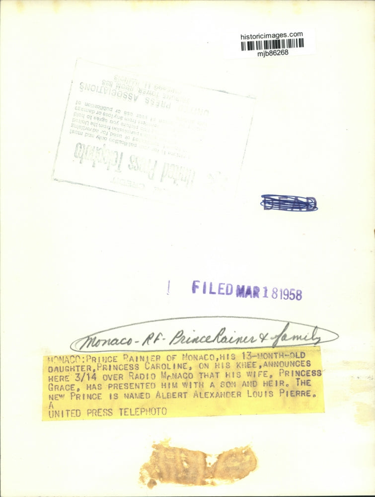 1958 Press Photo Princess Caroline on father, Prince Rainier's lap Monaco