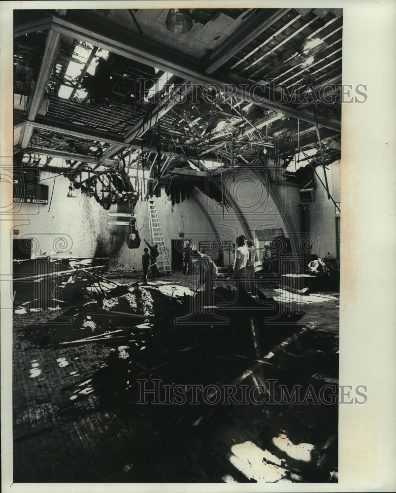 1976 Press Photo Workers clear fire rubble from inside St. Casimir&#39;s School- Historic Images