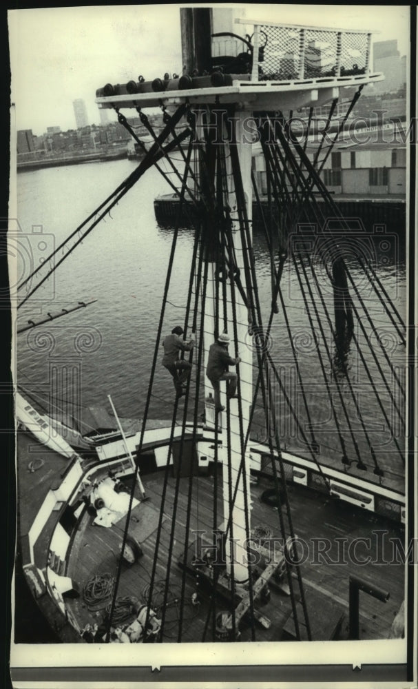 1973 Press Photo Old Ironsides Is Returned To Boston Naval Yard For Celebration- Historic Images