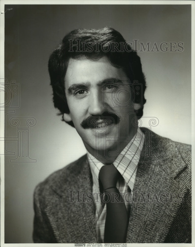 1978 Press Photo Collin Siedor- Channel 12 TV Reporter In Milwaukee - mjb87080
