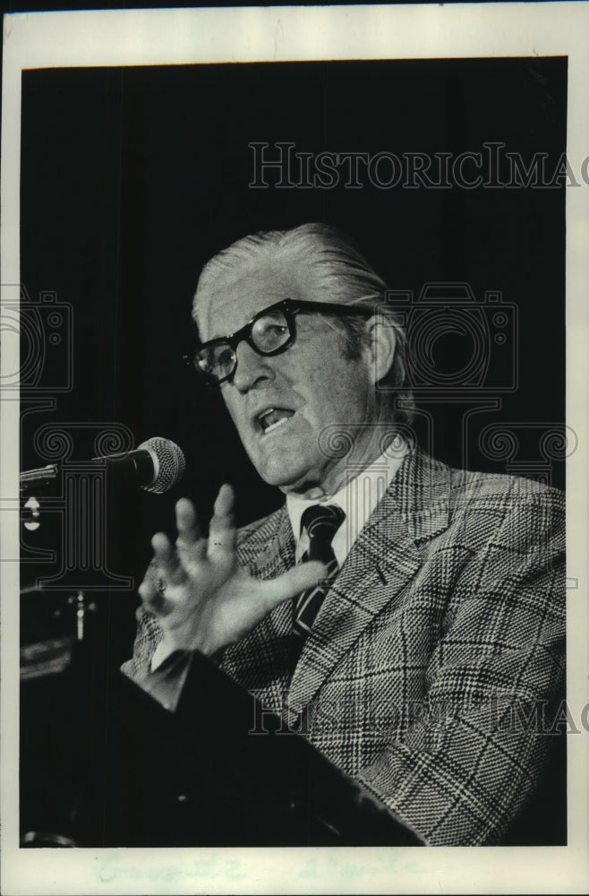 Load image into Gallery viewer, 1974 Press Photo George Romney, United States Politics - mjb87188
