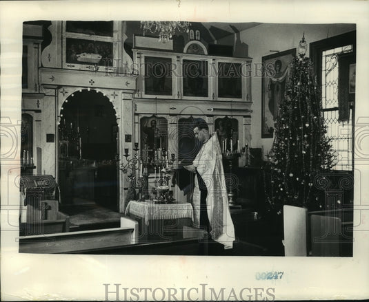 1966 Press Photo Father Paul Lazar at Sts. Cyril & Methodius Church, Christmas- Historic Images