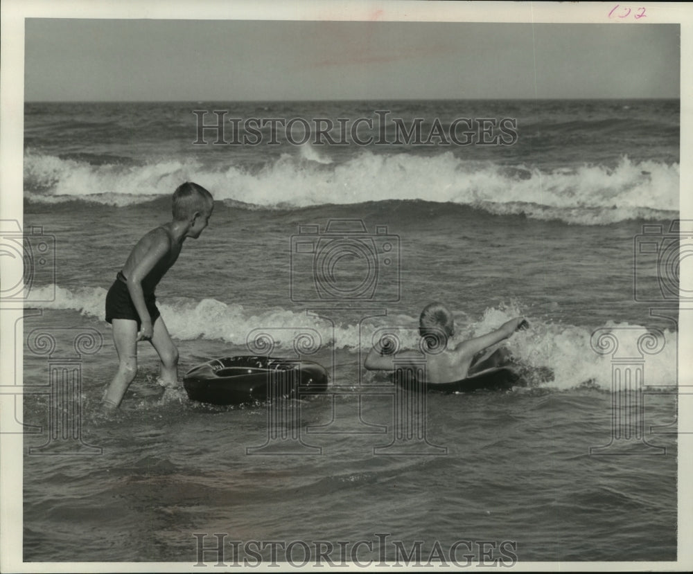 1952 Press Photo Cottage on Lake Michigan, 3 miles from Cedar Grove for vacation- Historic Images