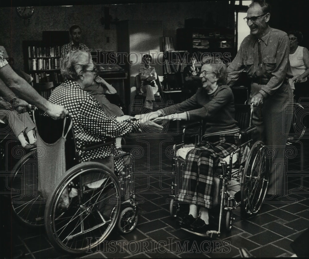 1979 Press Photo Phyllis Toth and Inez Hecht patients at Sacred Heart- Historic Images