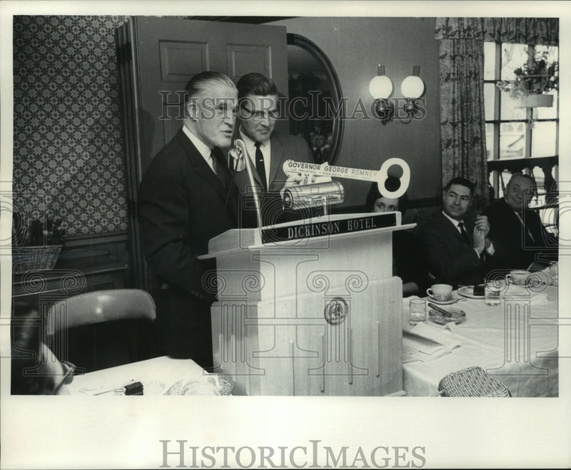 Load image into Gallery viewer, 1965 Press Photo George Romney accepts key from Iron Mountain Mayor, J Gringrass
