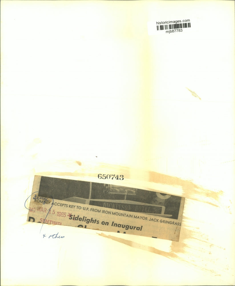 1965 Press Photo George Romney accepts key from Iron Mountain Mayor, J Gringrass