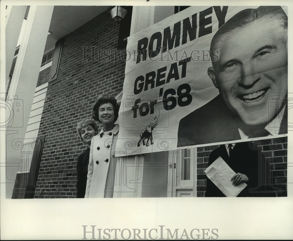 1968 Press Photo Mrs. George Romney at Waukesha Romney headquarters- Historic Images