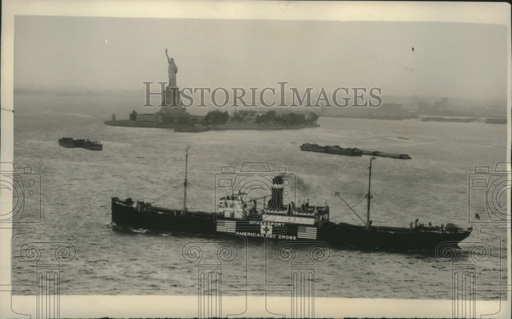 1940 Press Photo New York, aerial view SS. McKeesport, Red Cross Mercy Ship- Historic Images