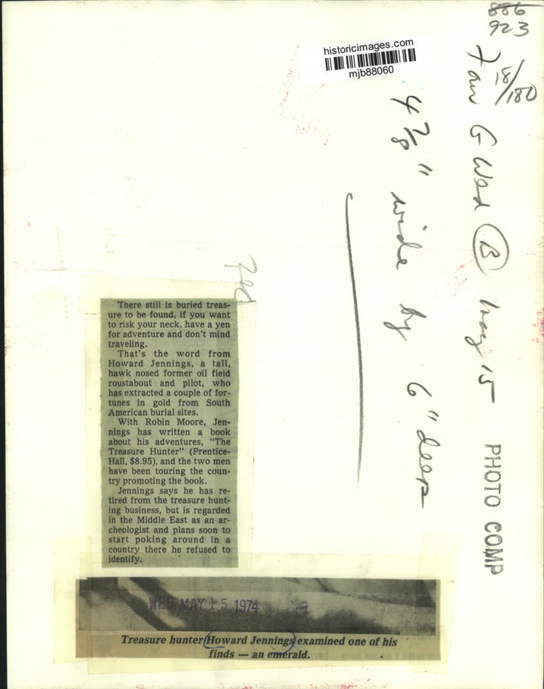 1974 Press Photo Treasure hunter Howard Jennings examined one of his finds