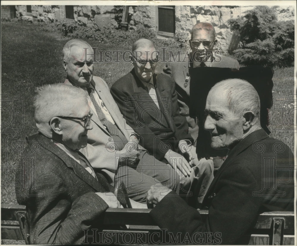 1961 Press Photo Veteran residents, Veterans Domiciliary at Wood - mjb88177- Historic Images