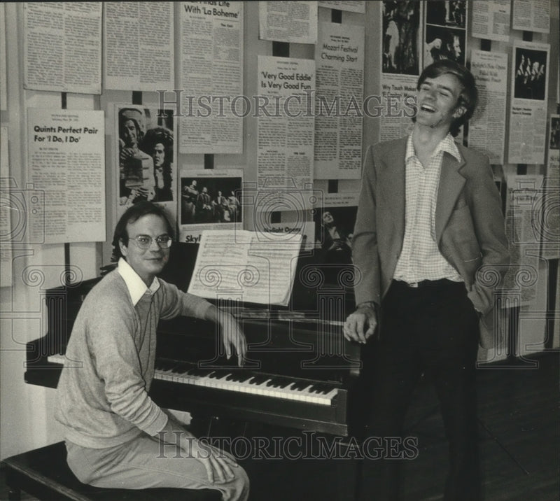 Load image into Gallery viewer, 1979 Press Photo Don St. Pierre at piano and Colin Cabot at Skylight Theater
