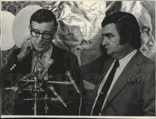 1972 Press Photo Leonard Woodcock And Pierre Salinger - mjb88362