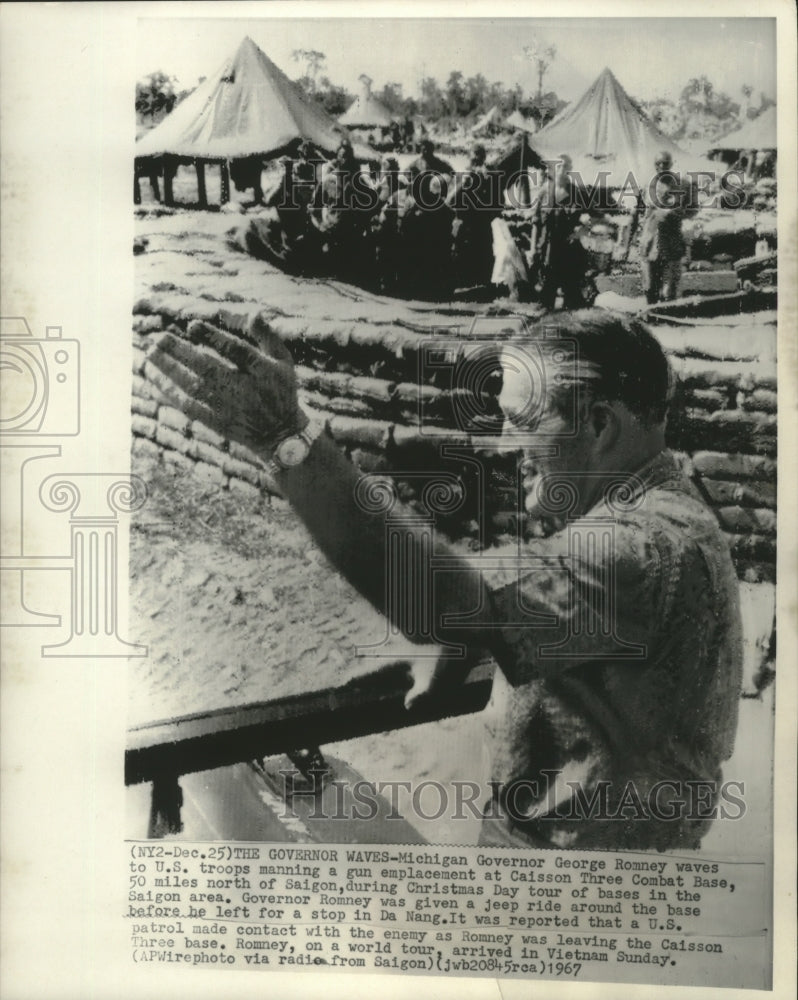 Load image into Gallery viewer, 1967 Press Photo Romney Greets Troops in Vietnam - mjb88676
