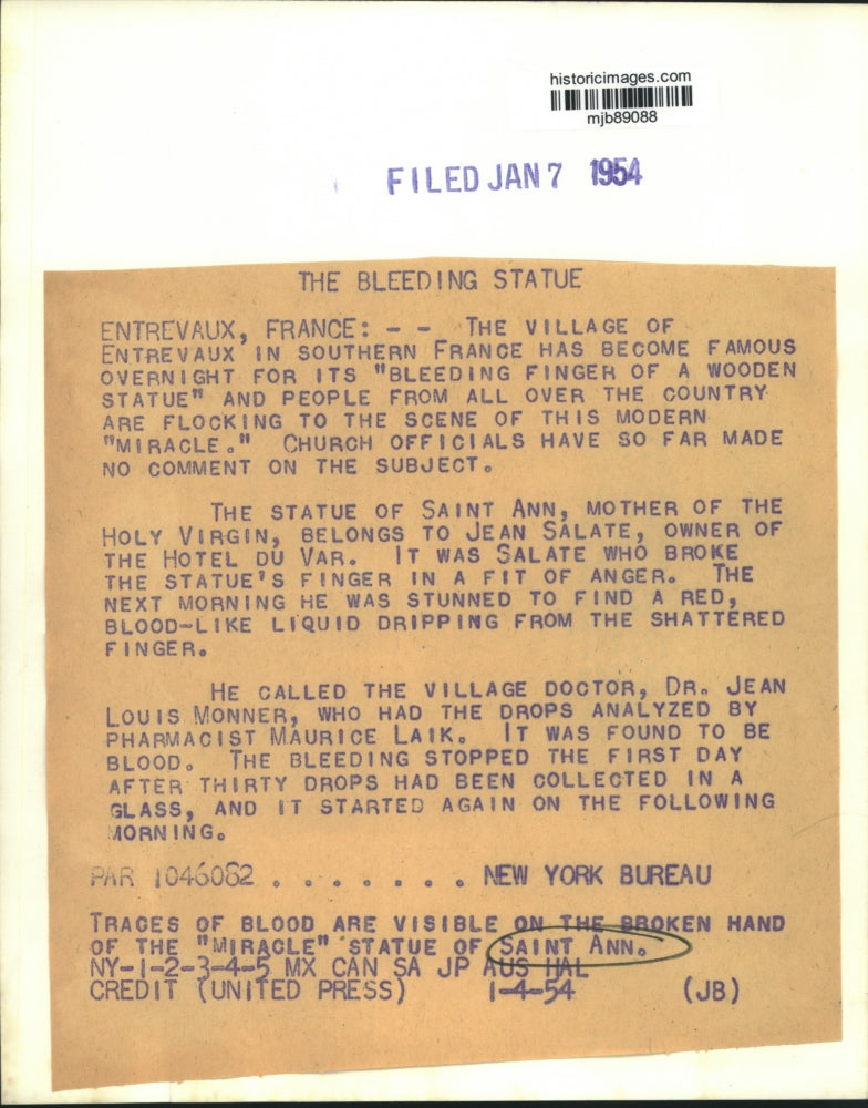 1954 Press Photo Broken hand of Saint Ann, Mother of the Holy Virgin, statue