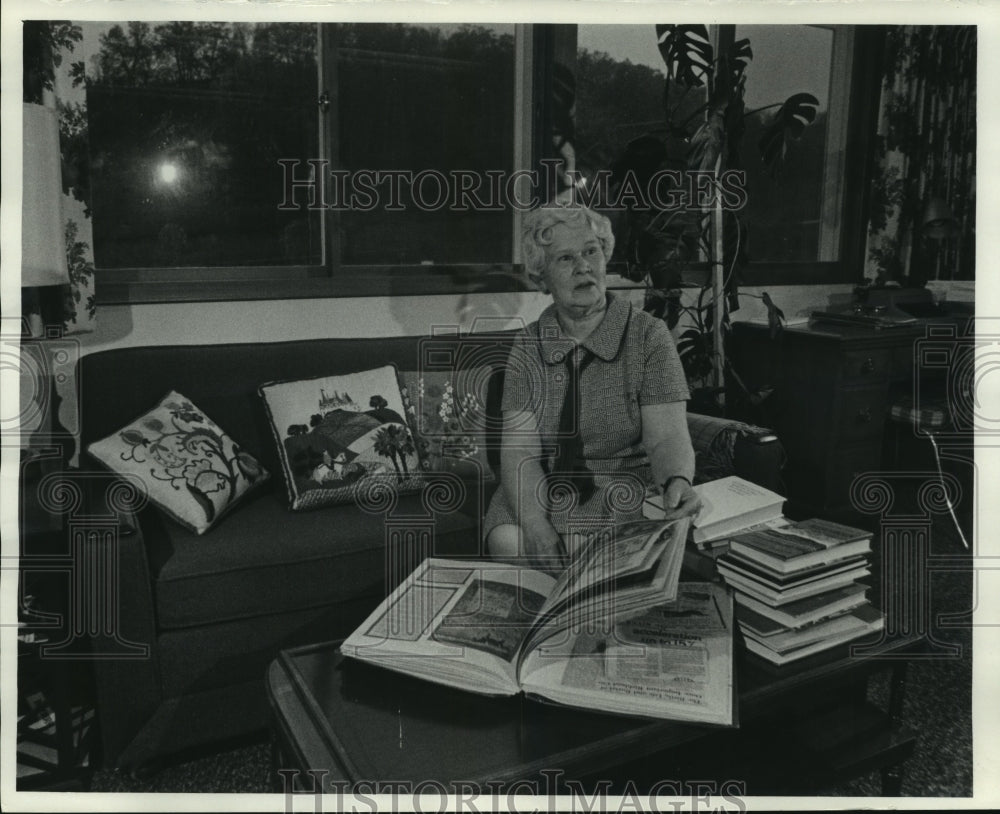 1971 Press Photo Marian Paust, Wisconsin Poet- Historic Images