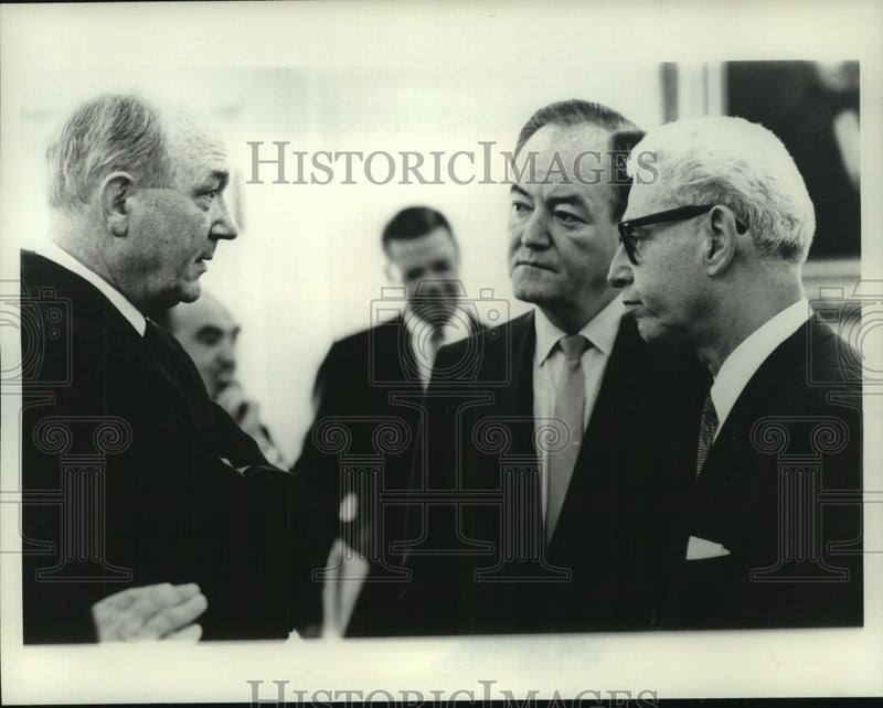Load image into Gallery viewer, 1965 Press Photo Dean Rusk, Arthur Goldberg, And Hubert Humphry At White House
