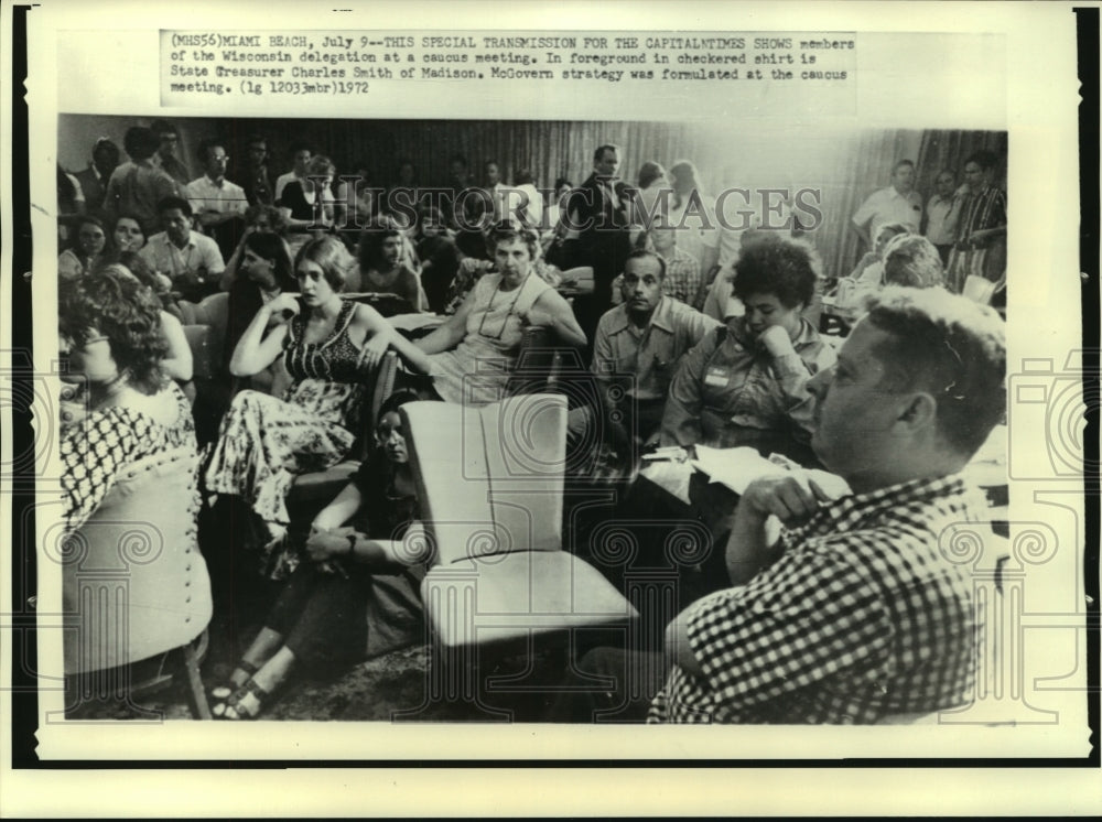 1972 Press Photo Members of the Wisconson delegation at a caucus meeting