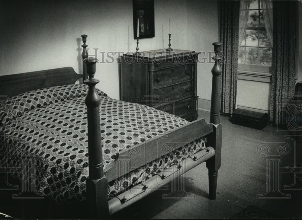 1964 Press Photo Bedroom at Indian Agency House, Portage Wisconsin - mjb89859- Historic Images