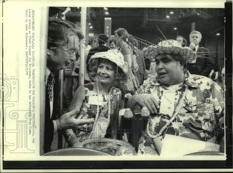 Load image into Gallery viewer, 1972 Press Photo Governor Lucey and others at Democrat National Convention
