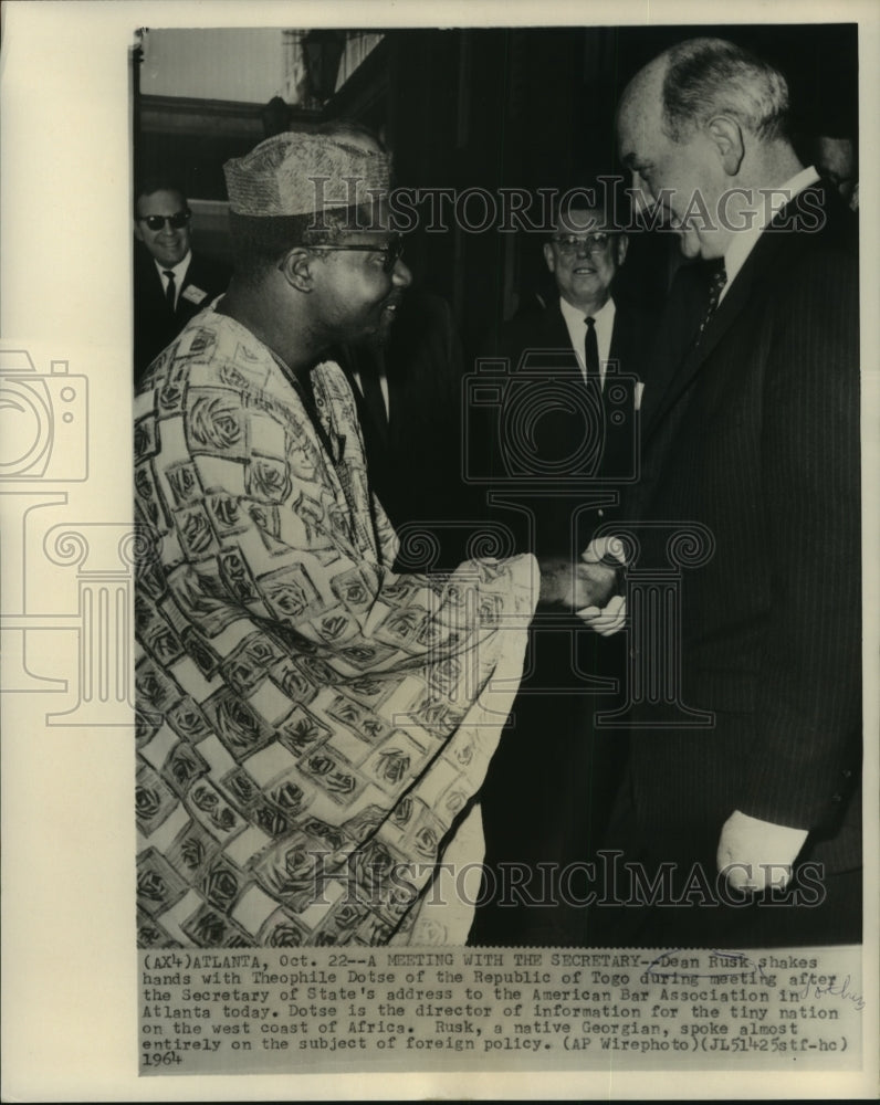 1964 Press Photo Dean Rusk, Theophile Dotse shake hands, Foreign Policy meeting