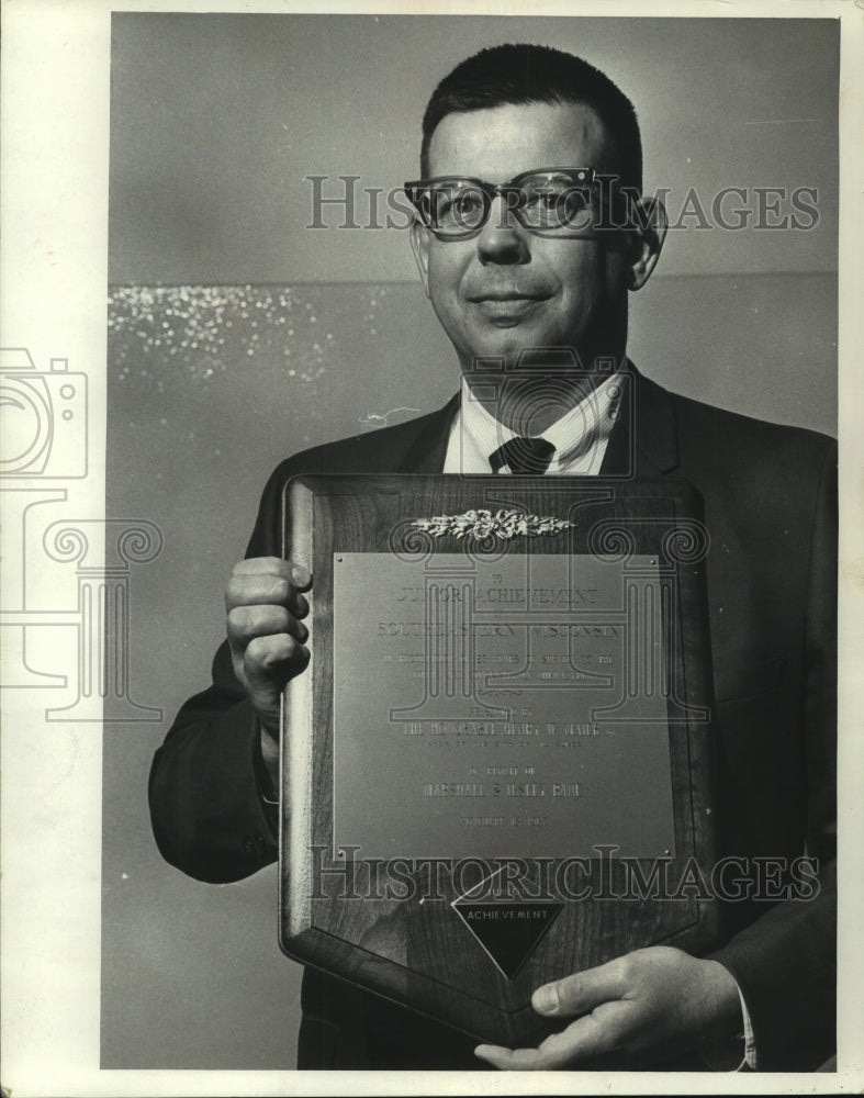 1967 Press Photo John Parker, President of Junior Achievement in Wisconsin- Historic Images