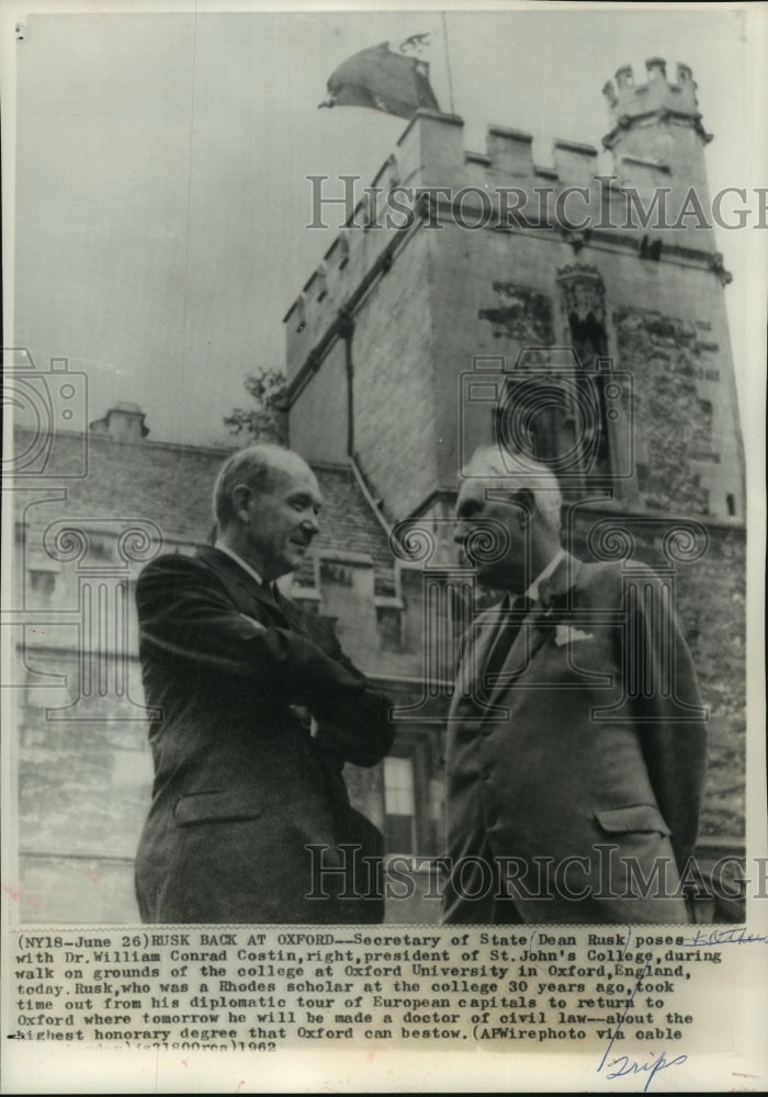 Load image into Gallery viewer, 1962 Press Photo Dean Rusk and Dr. William Conrad Costin at Oxford University
