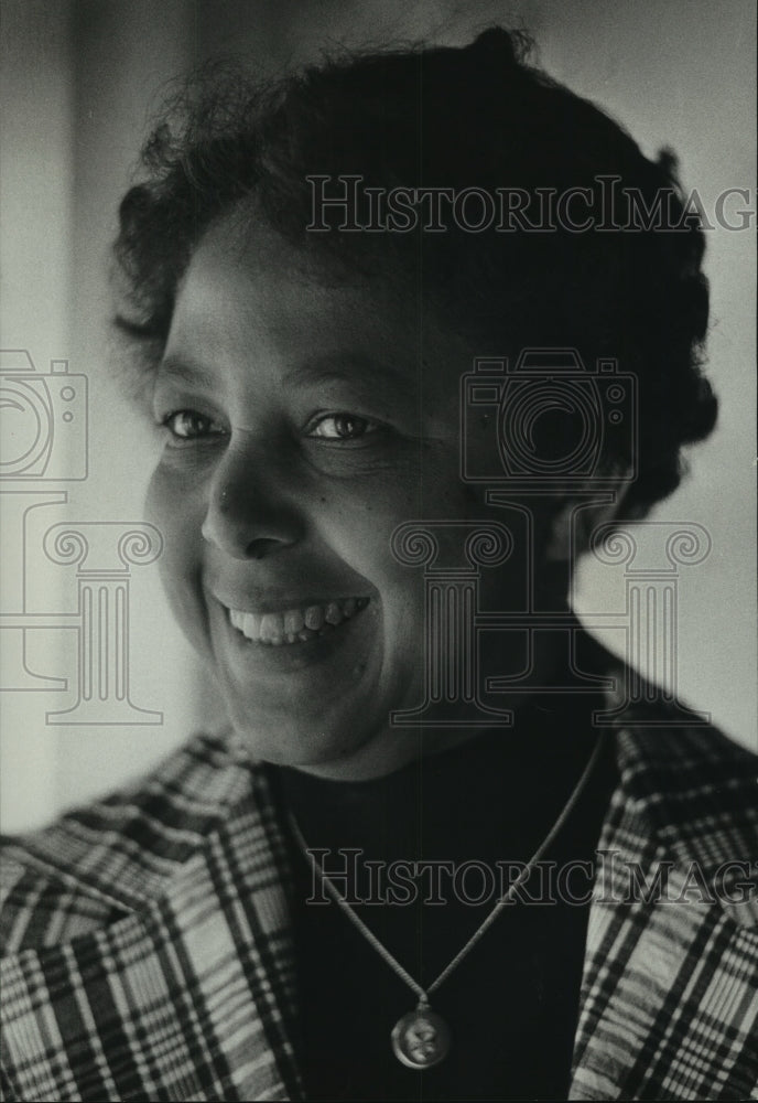 Load image into Gallery viewer, 1974 Press Photo A smiling Sister Reginaida Polk is leaving Martin Luther King.
