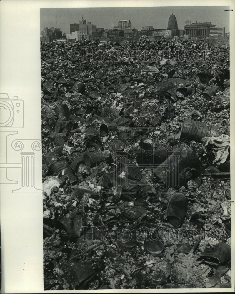 1970 Press Photo Garbage at city&#39;s incinerator plant on the lakefront, Milwaukee- Historic Images