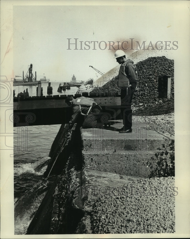 1965 Press Photo Employees of the Inland Steel Co. test the harbor water Indiana- Historic Images