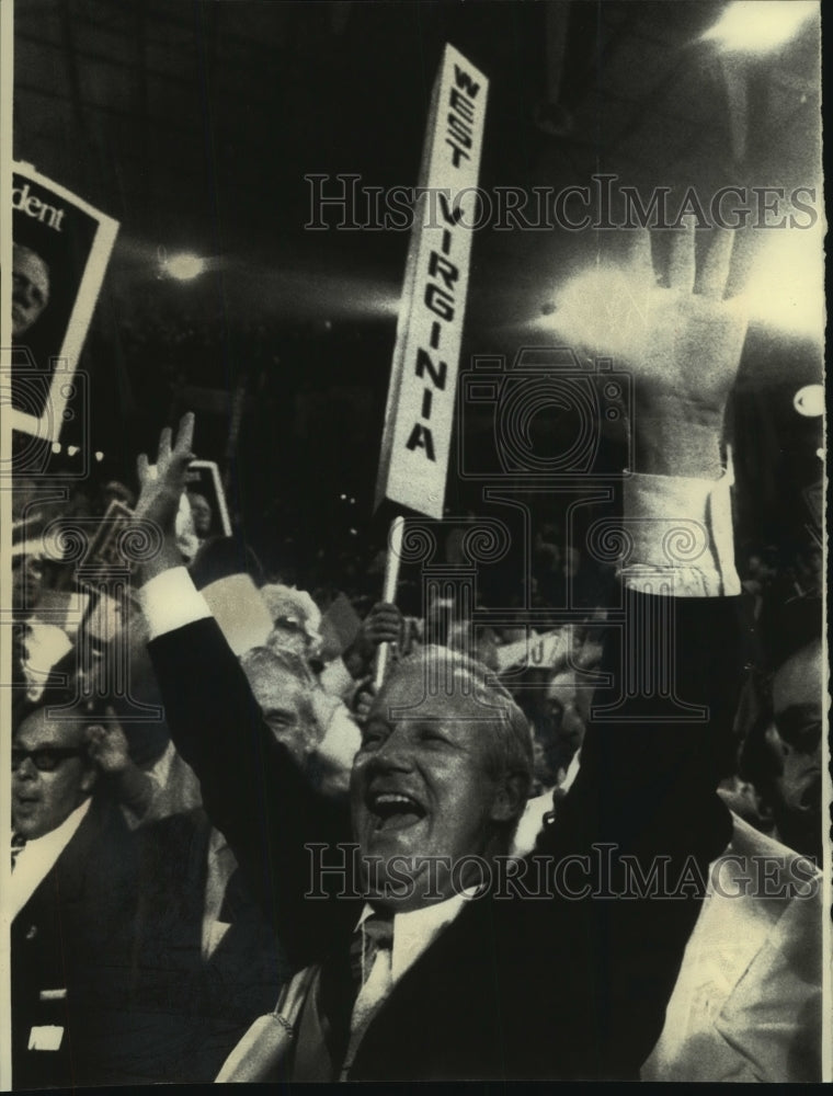 1976 Press Photo Gov. Moore Celebrates WV vote giving Pres. Ford GOP nomination- Historic Images