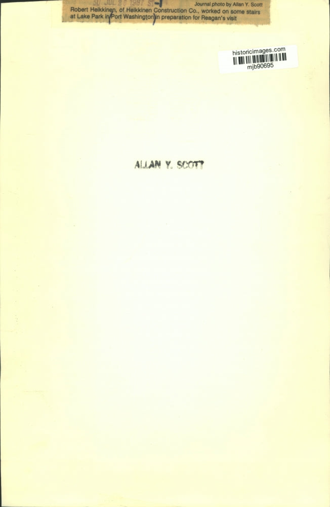 1967 Press Photo Robert Heikkinen, of Heikkinen Construction Co. works on stairs