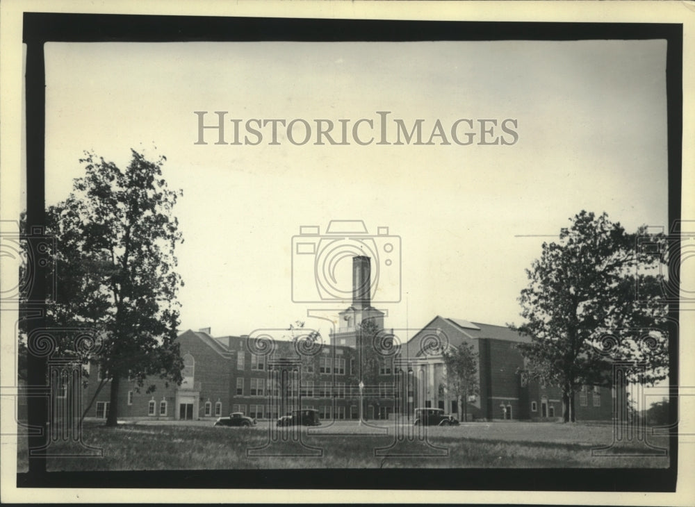 1933 Press Photo A new modern high school in Plymouth, Wisconsin - mjb90858- Historic Images