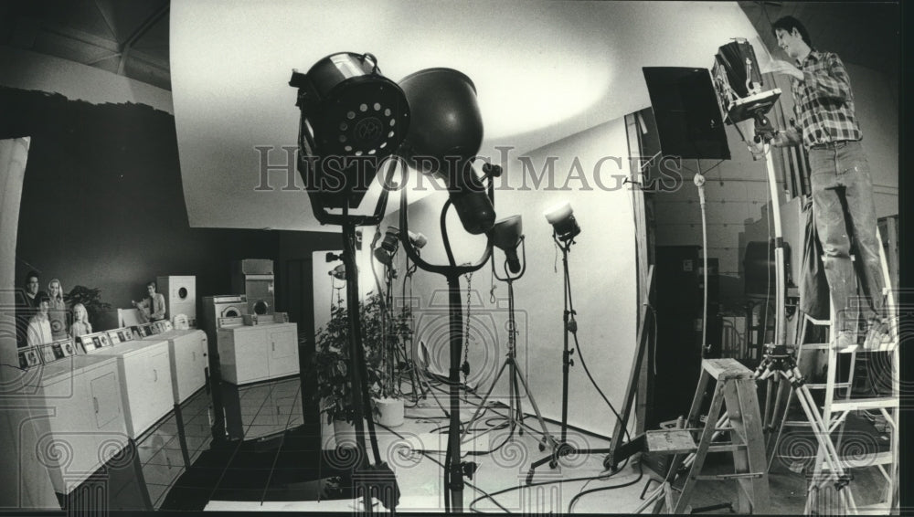 1983 Press Photo Pohlman Studios Inc. photography in spotlight - mjb90895- Historic Images