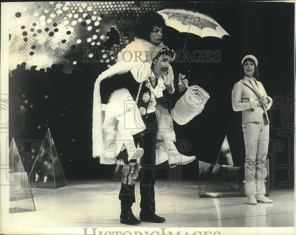 1974 Press Photo Celia, Touchstone, And Rosalind In Scene Of &quot;As You Like It&quot;- Historic Images