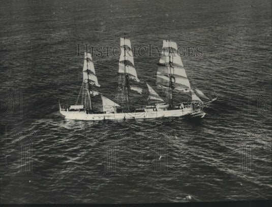 1932 Press Photo The Tusitala, white square rigger, enters harbor of Honolulu- Historic Images