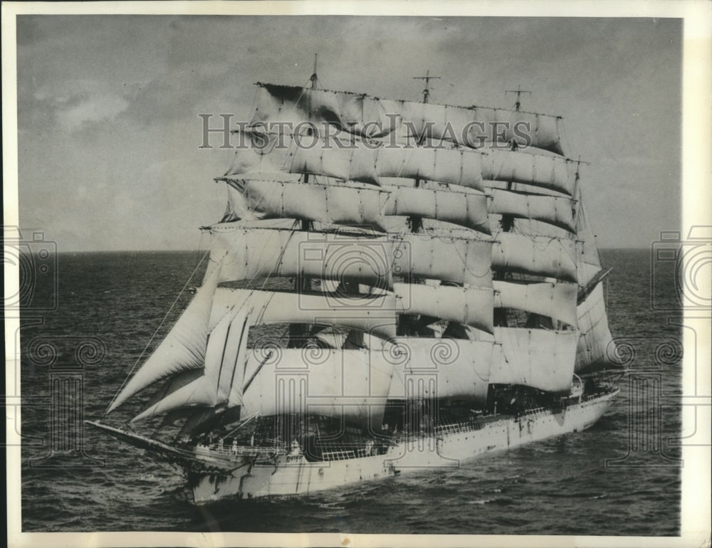 1940 Press Photo Aerial view of the Viking, a windjammer, going to England- Historic Images