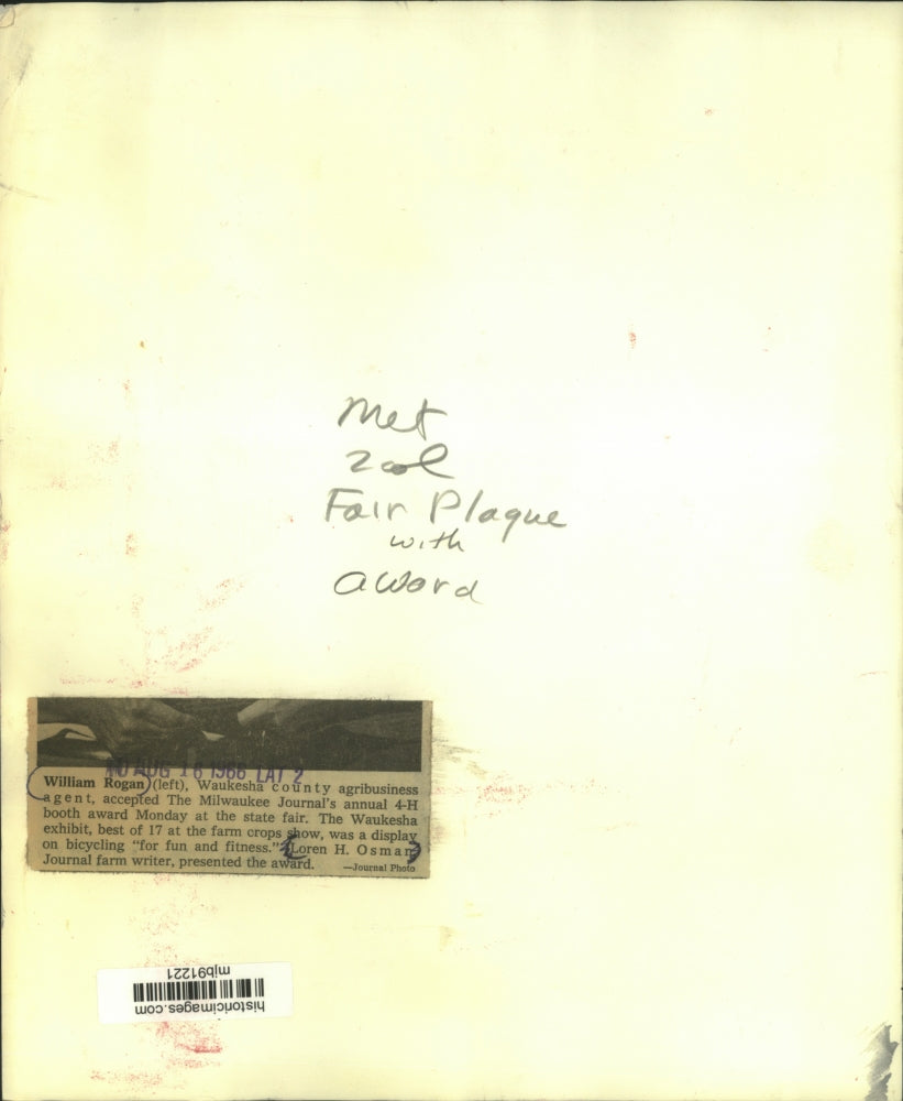 1966 Press Photo William Rogan receives 4-H award from Milwaukee Journal