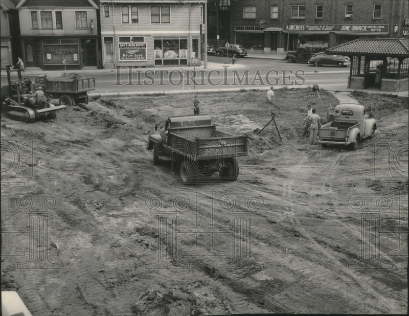 Load image into Gallery viewer, 1951 Press Photo Construction on city's first off-street parking lot, Milwaukee
