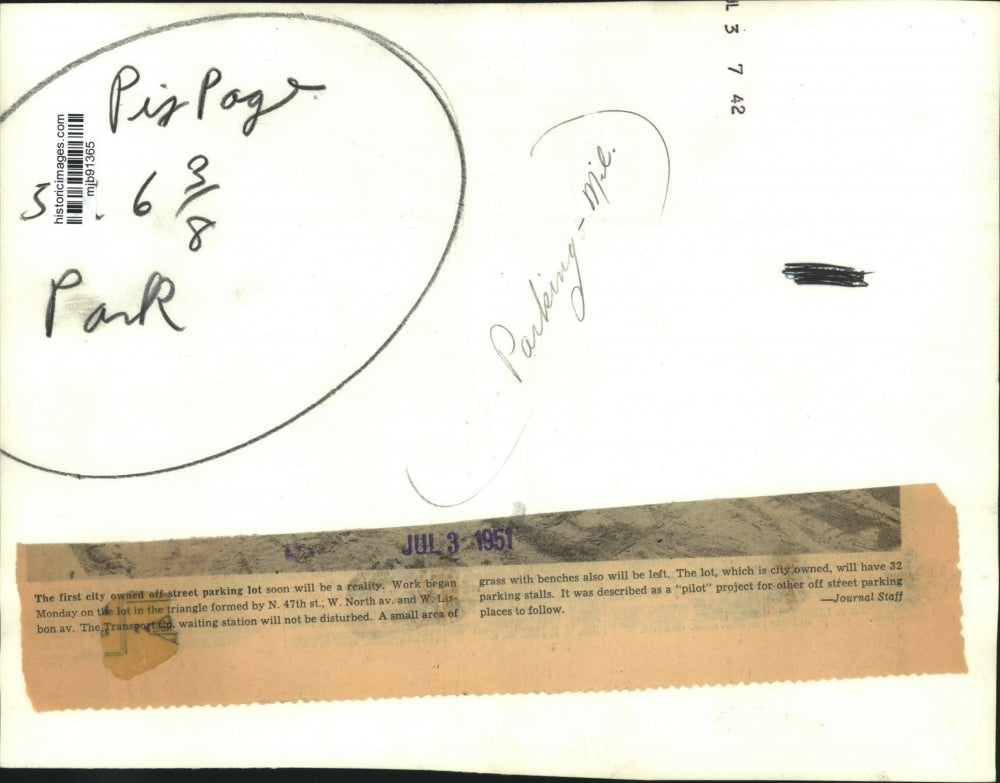 1951 Press Photo Construction on city's first off-street parking lot, Milwaukee