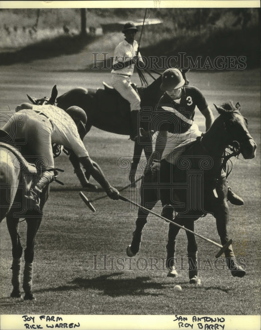 1981 Press Photo Joy Farm's Rick Warren and San Antonio's Roy Barry playing polo- Historic Images