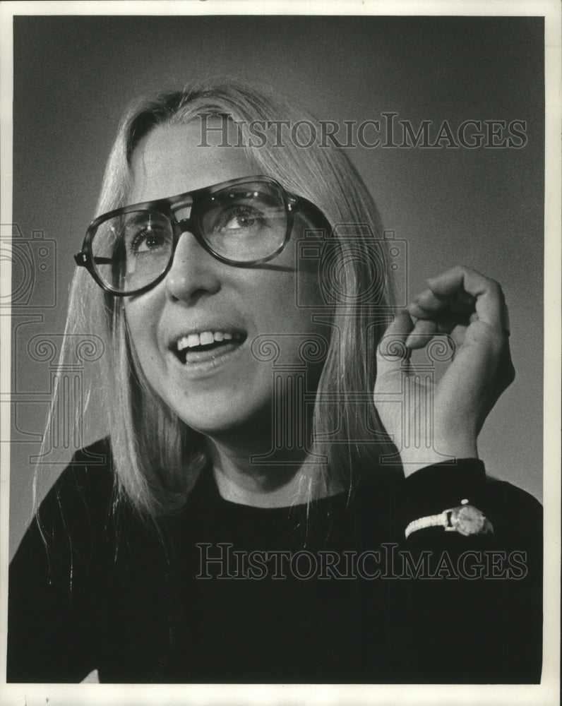 Load image into Gallery viewer, 1973 Press Photo Editor and feminist writer, Letty Cottin Pogrebin talking.
